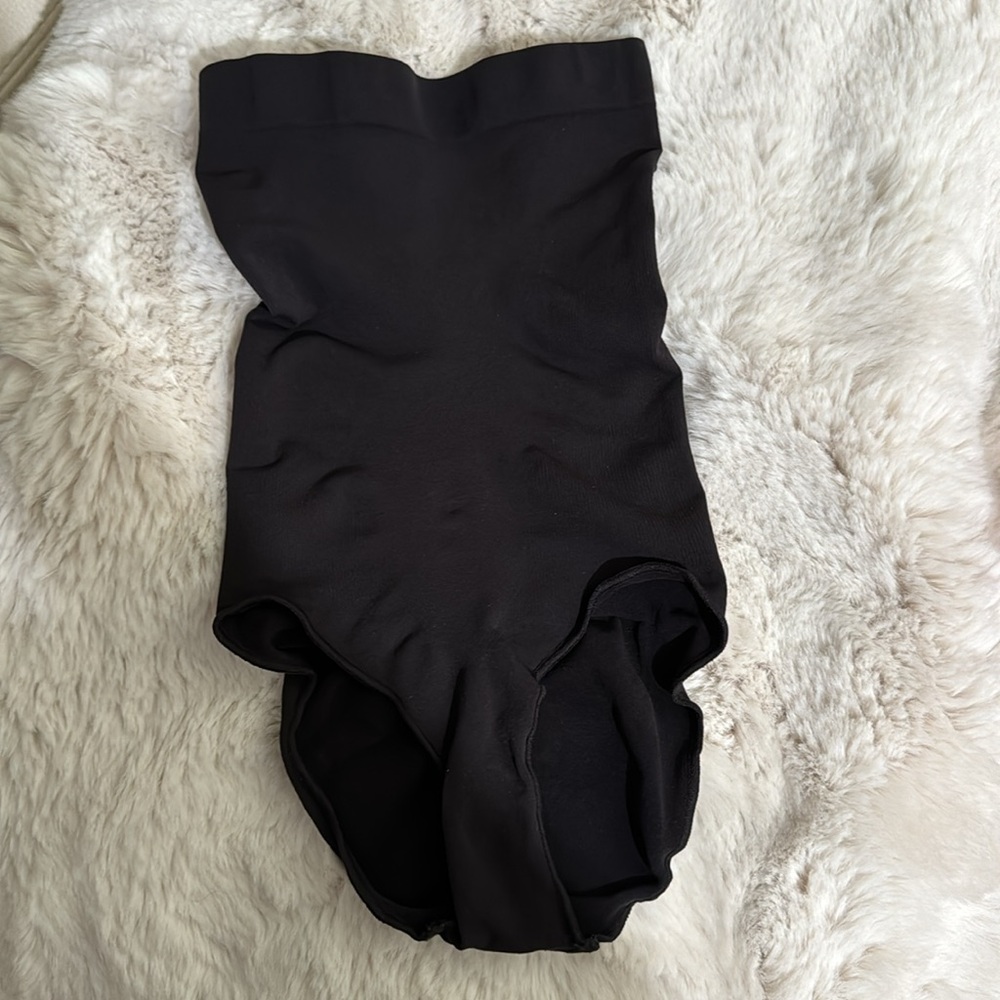 SKIMS High Waisted Brief Shapewear Sz S/M